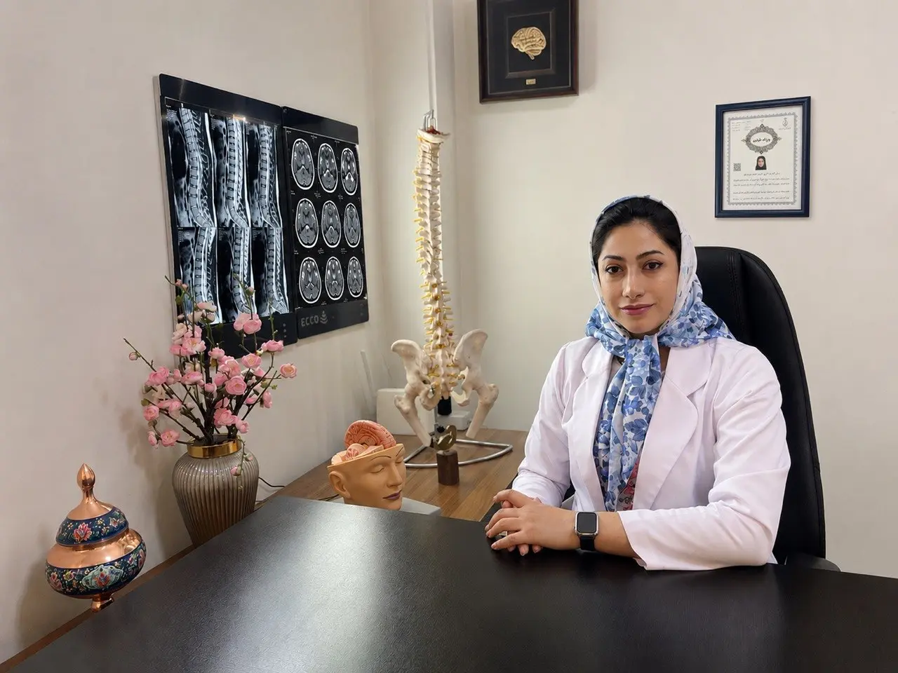 دکتر زهرا سالاری نژاد - جراح مغز و اعصاب dr.salarinezhad